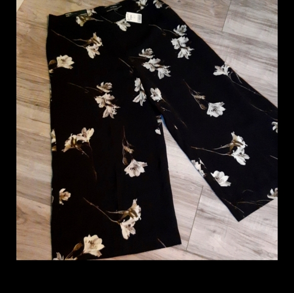 Modern wide pants, gorgeous! Fitted. - Picture 4 of 4